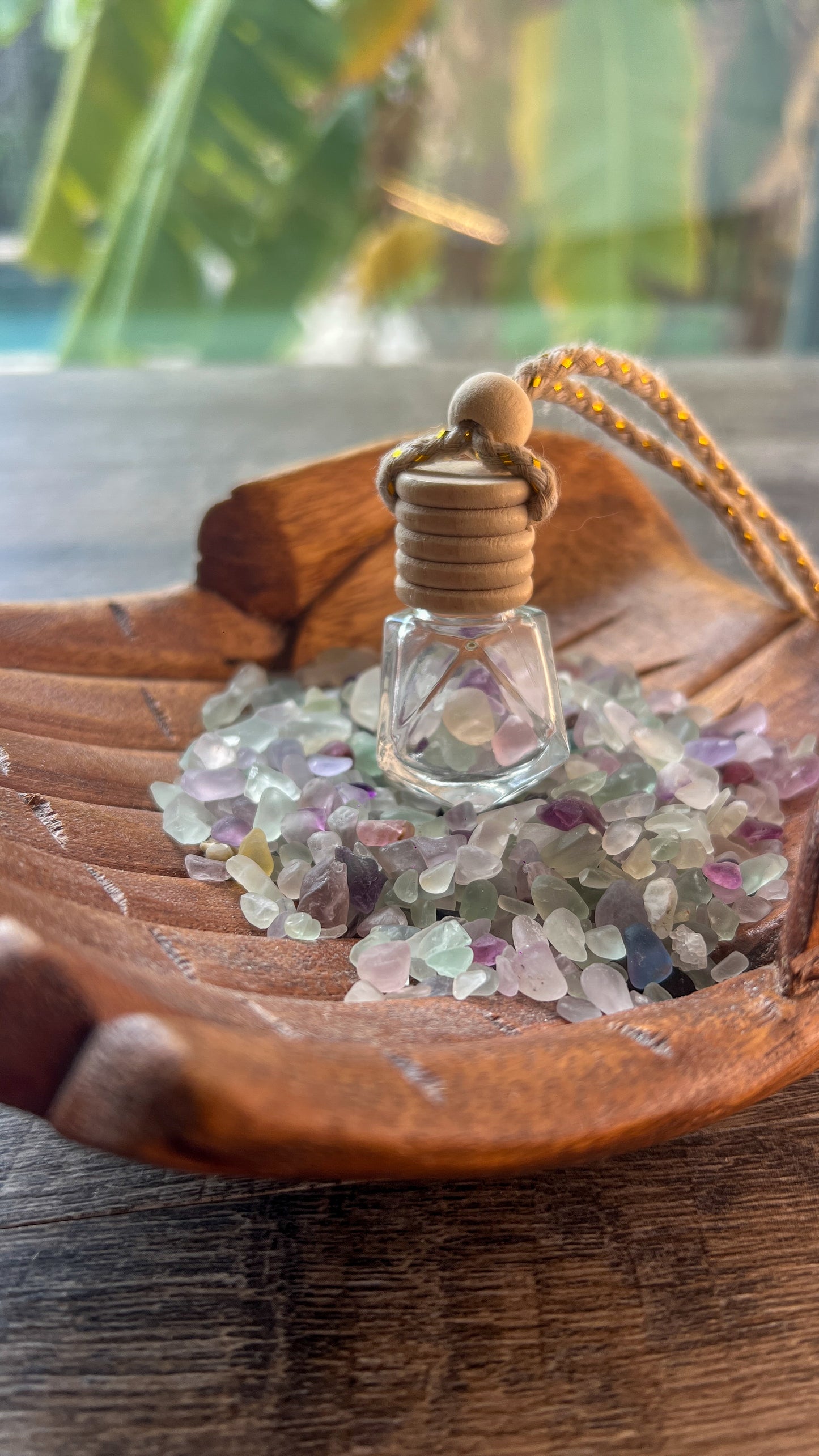 Crystal-Infused Hanging Car Diffuser – Aromatherapy & Energy on the Go
